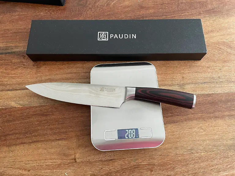 Küchenmesser Paudin im Gewichtstest im mittleren Bereich 208 g